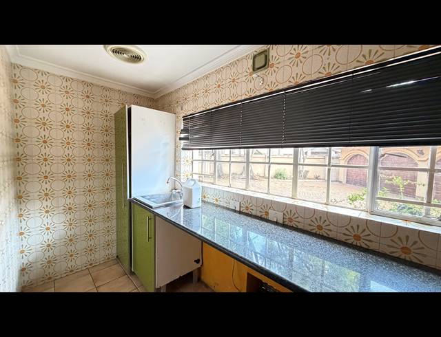5 BEDROOM FREEHOLD FOR SALE IN LAKEFIELD
